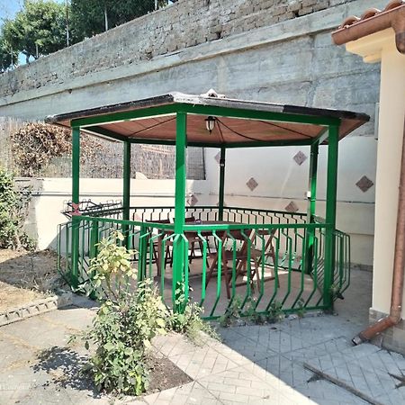 B&B Civitavecchia La Casetta Con Giardino Exterior foto
