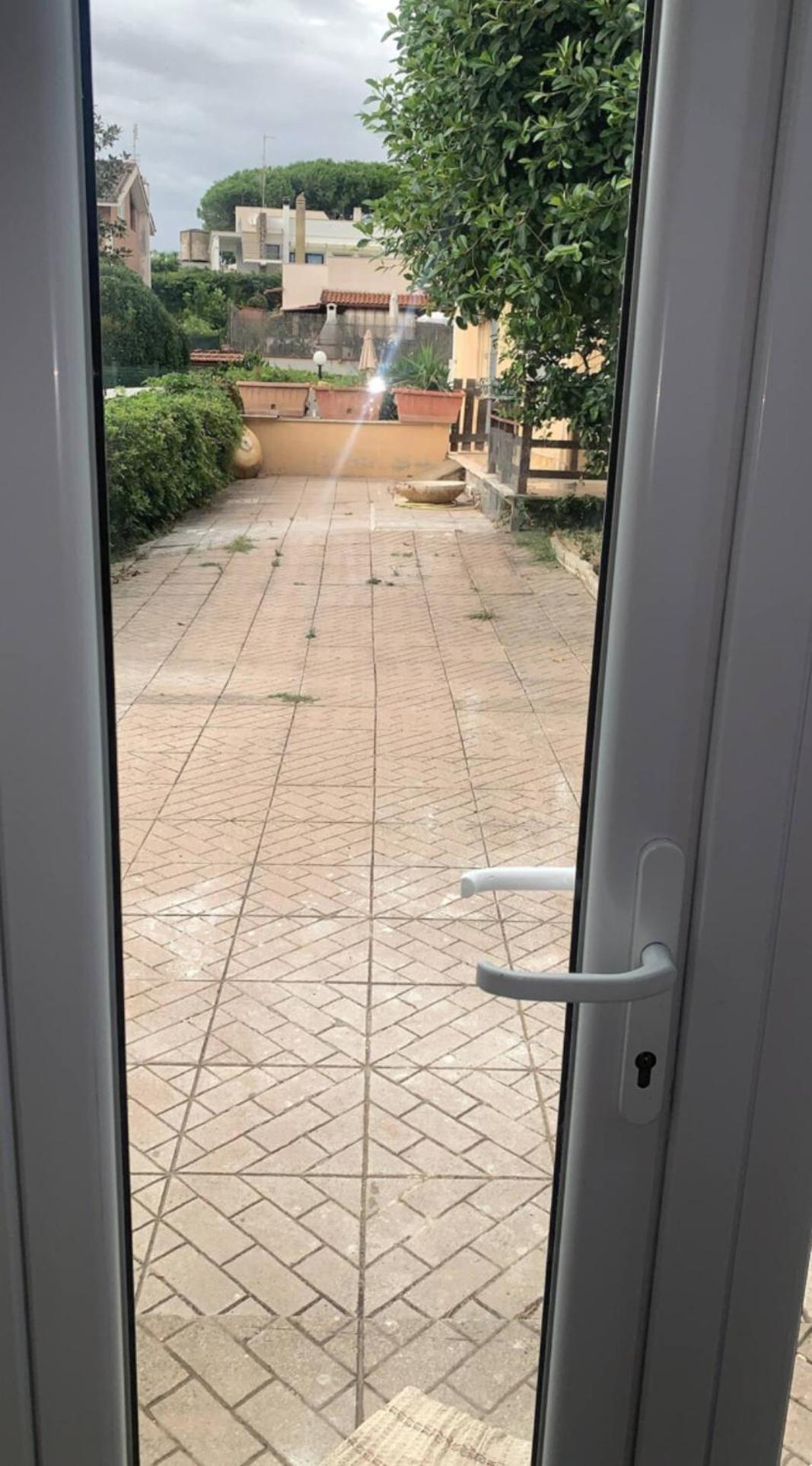 B&B Civitavecchia La Casetta Con Giardino Exterior foto